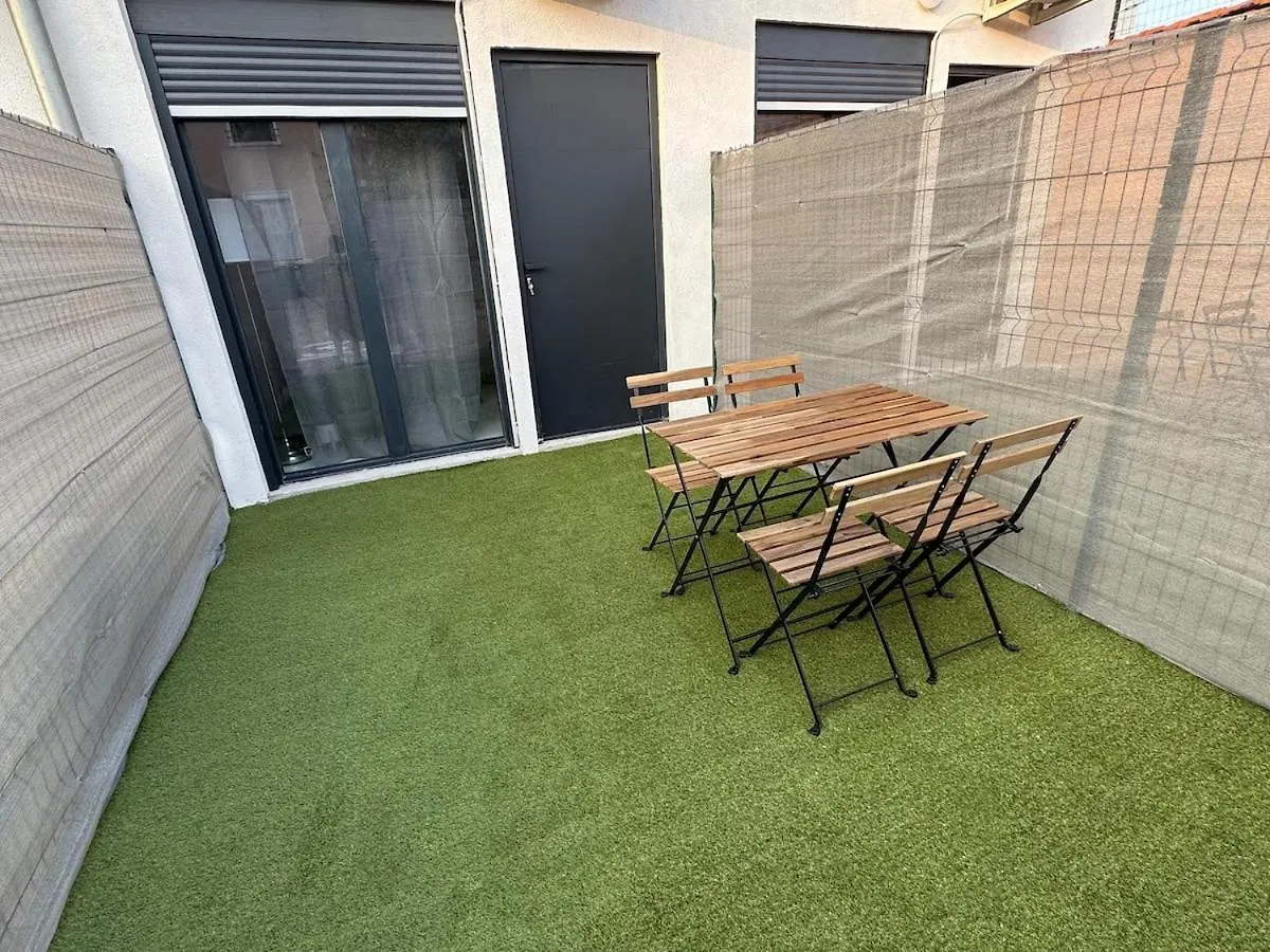 Dom wakacyjny Willa Chic Duplex Lyon Avec Terrasse Vénissieux