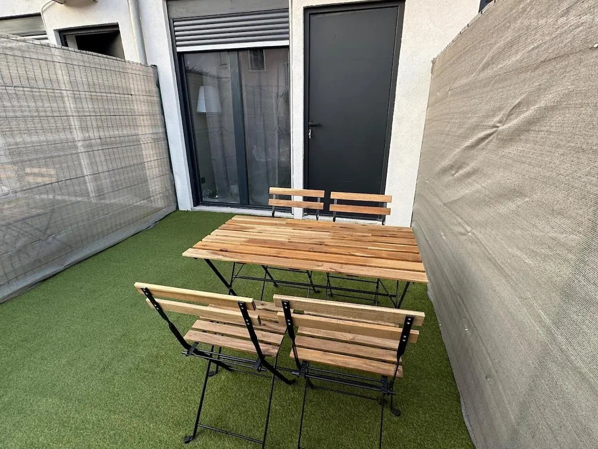 Willa Chic Duplex Lyon Avec Terrasse Vénissieux 0*,  Francja