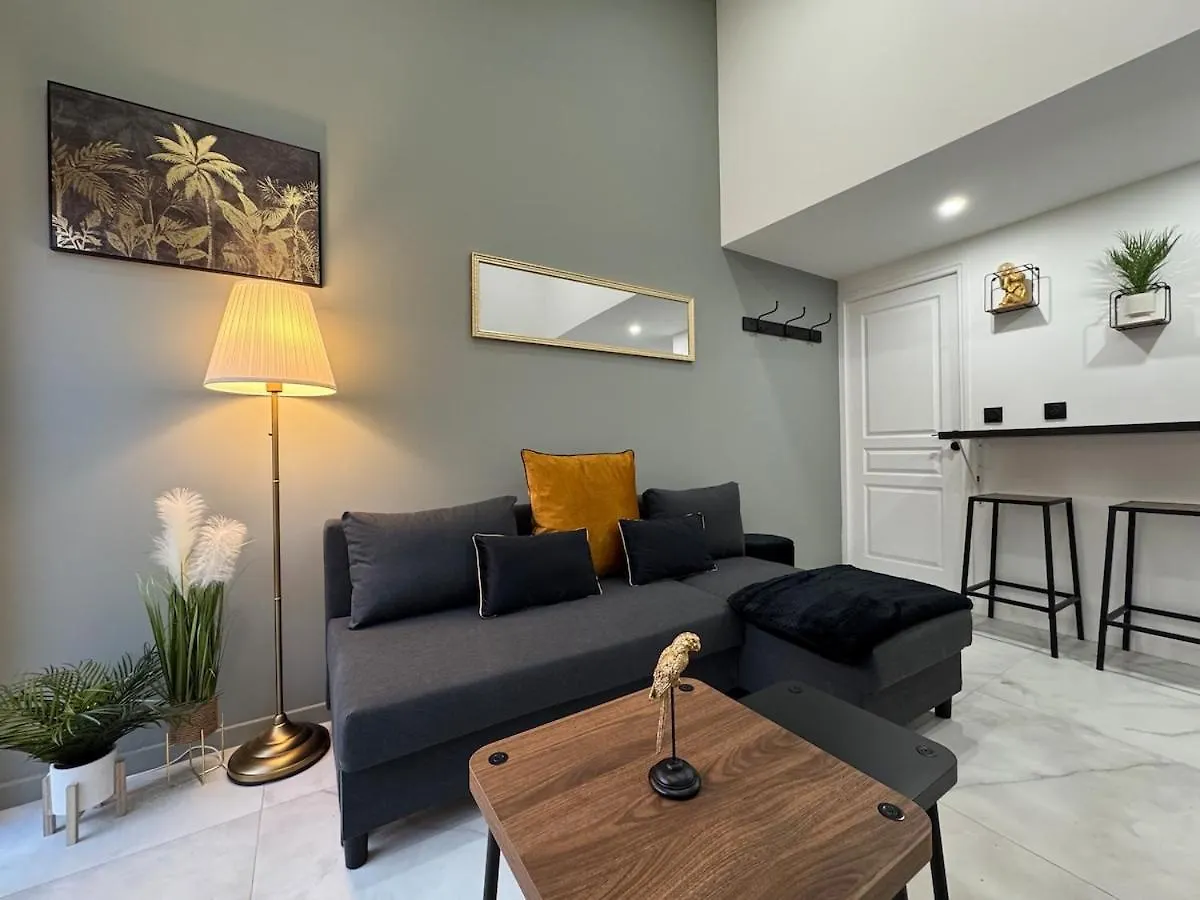 Dom wakacyjny Willa Chic Duplex Lyon Avec Terrasse Vénissieux Francja